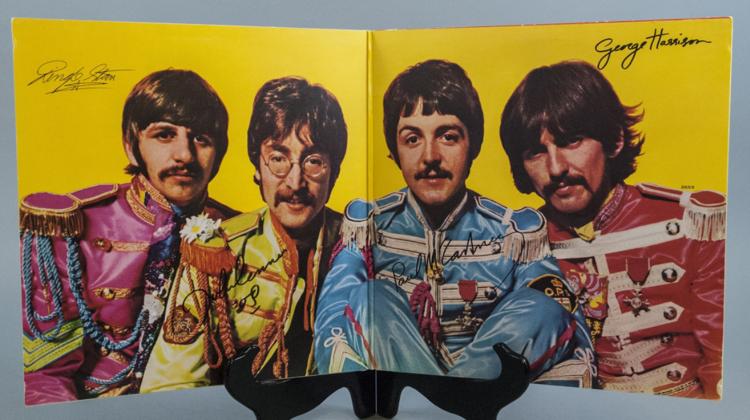 gt.-Peppers-Lonely-Hearts-Club-Band