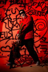 Guirroh reinventa seu catálogo e inaugura nova fase com o poderoso álbum Eletrorock